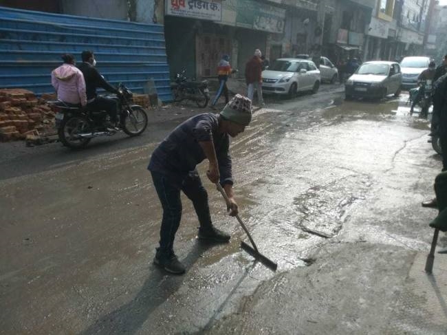 15 दिन से पुराने बाजार का सीवरेज जाम, जनता परेशान