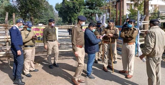 नामांकन के दौरान कलेक्ट्रेट के चारों तरफ कड़ा सुरक्षा घेरा
