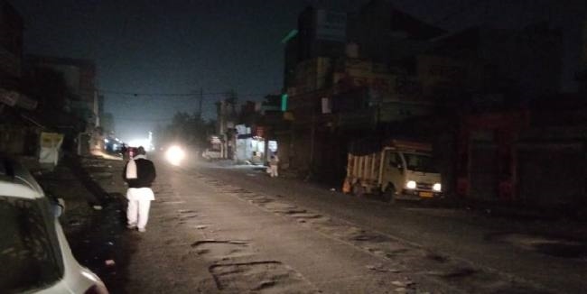 छह बजे के बाद सायरन वाली गाड़ियों की मौजूदगी करा रही प्रतिबंधों का अहसास
