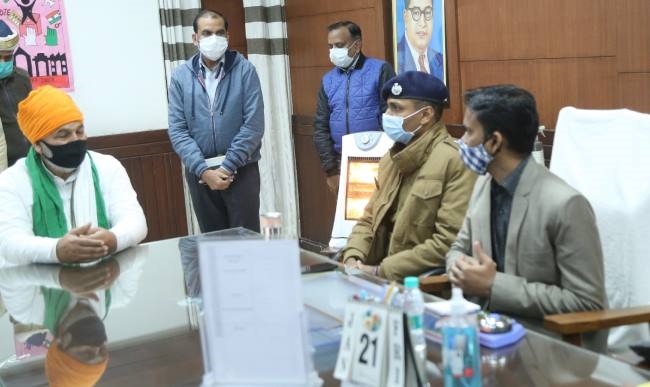 किसान नेता राकेश टिकैत पहुंचे लखीमपुर, कई बैठकों में लिया हिस्सा
