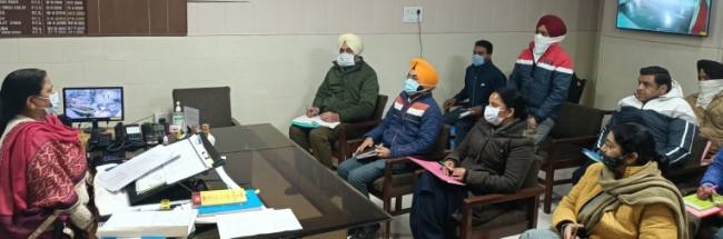 वैक्सीनेशन को लेकर एसडीएम ने स्कूल प्रिंसिपलों के साथ की बैठक