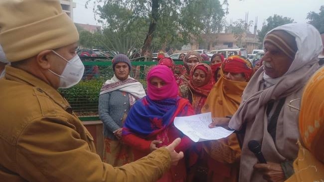 हत्या आरोपितों को गिरफ्तार करने की मांग