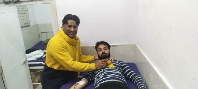 हिमांशु सोनी ने इमरजेंसी में किया रक्तदान