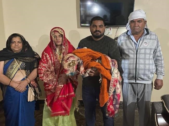 कन्या जन्म पर किया कुआं पूजन