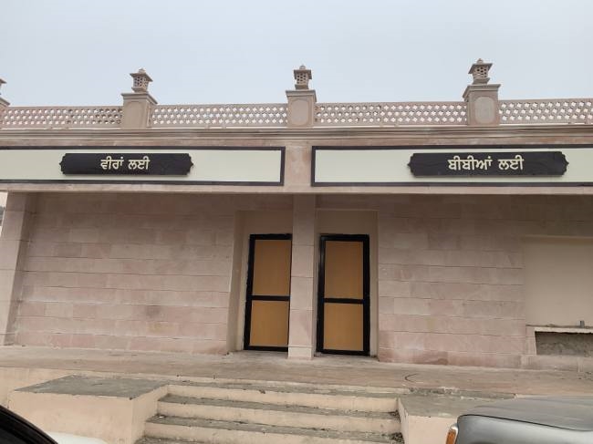 56 लाख से बने शौचालय उद्घाटन के दो माह बाद भी बंद
