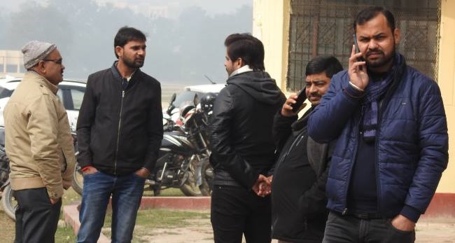 दूसरों को पढ़ा रहे जागरूकता की पाठ, खुद बेपरवाह