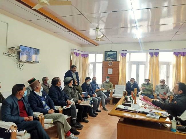 लटके विकास कार्य जल्द शुरू करवाएं अधिकारी