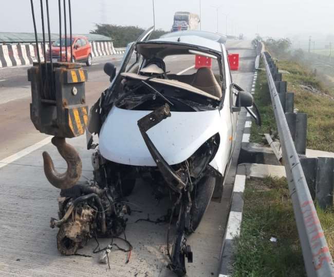 बागपत में ईपीई पर अनियंत्रित कार डिवाइडर से टकराई, एक की मौत,चार घायल