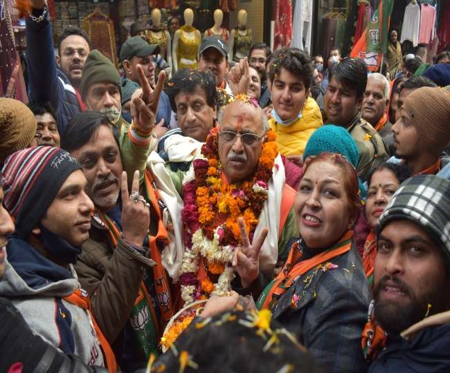 यूपी चुनाव 2022: मेरठ में खूब उड़ रहीं आचार संहिता की धज्जियां, इतने प्रत्याशियों के खिलाफ केस दर्ज