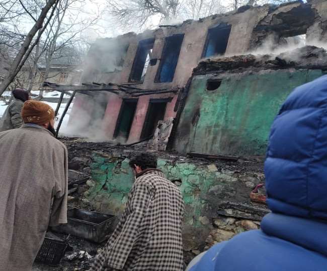 ऊधमपुर : बनिहाल के फग्गु इलाके में आग से दो मकान जल कर राख, लाखों का नुकसान