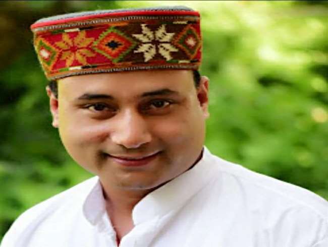 क्षेत्रवाद की राजनीति को बढ़ावा दे रहे हैं अनिल शर्मा: दीपक शर्मा
