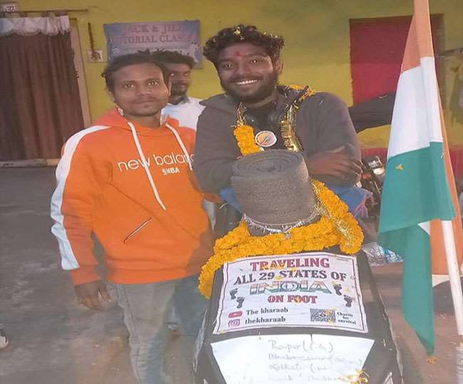 चार राज्यों की पैदल यात्रा कर वापस धनबाद लौटा अमित... हुआ जोरदार स्वागत