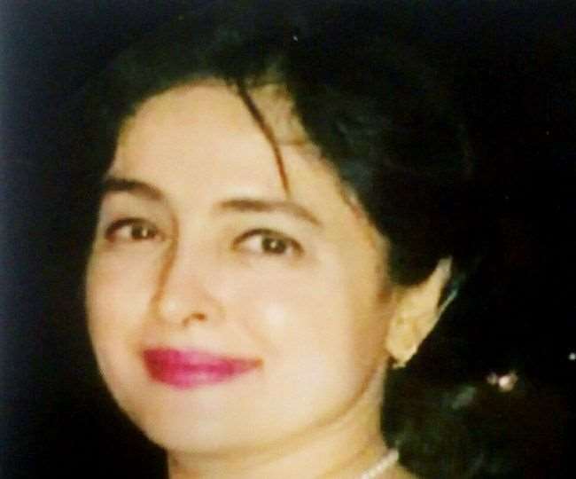 जालंधर की डा. दीपाली ने किशोरियों को पढ़ाया स्वास्थ्य का पाठ, बांट रहीं आयरन व फोलिक एसिड की गोलियां