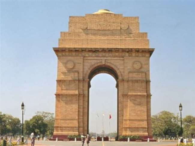 जानिए कैसे 75 सालों में सेहतमंद हुई दिल्ली, देश-विदेश के लोग आते हैं इलाज कराने