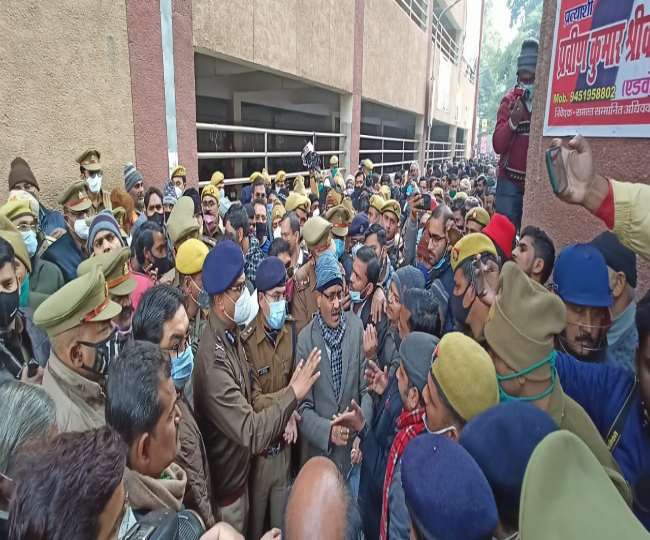 गोरखपुर में दीवानी कचहरी गेट के बाहर बिहार के युवक की दिनदहाड़ेे गोली मारकर हत्या