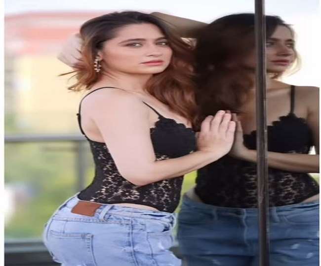 संजीदा शेख ने डीप नेक ऑफ शोल्डर ड्रेस में कराया 'बोल्ड' फोटोशूट, तस्वीरें देख फैंस ने कहा, 'भगवान इतनी खूबसूरत बीवी दे दें'