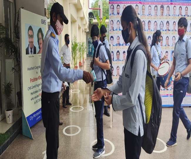 लखनऊ में कोरोना के बढ़ते मामलों के बीच 24 से स्कूल खोलने की तैयारी, जानें- अभिभावकों की राय