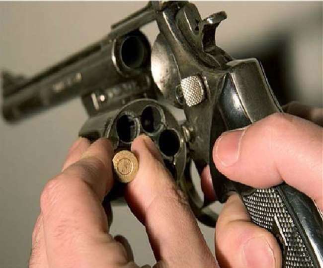 सरकार ने कंपनियों को दी शस्त्र उत्पादन बढ़ाने की अनुमति, 35 लाख शस्त्र लाइसेंस धारकों की मांग पूरी करने के लिए अधिसूचना जारी