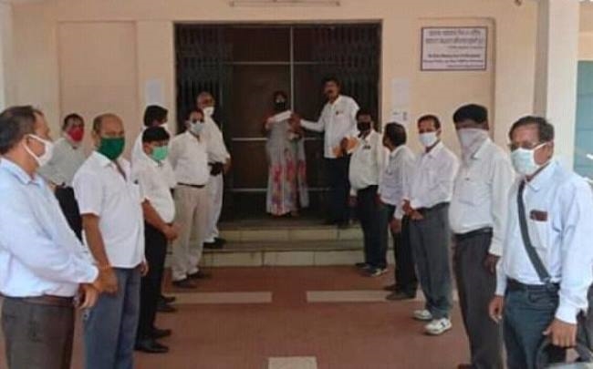 बीजद लीगल सेल ने मुख्यमंत्री राहत कोष में दिए 65 हजार रुपये