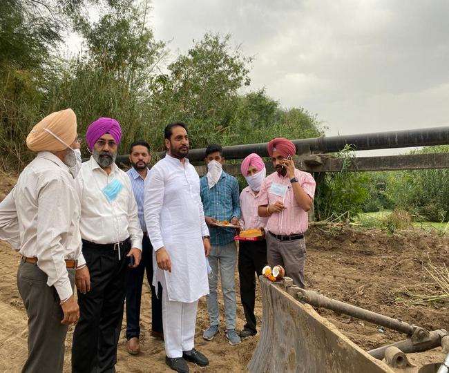 मोहाली में 13 लाख रुपये से होगी 6 किमी एन चौ की सफाई, मेयर अमरजीत जीती ने शुरू करवाया काम