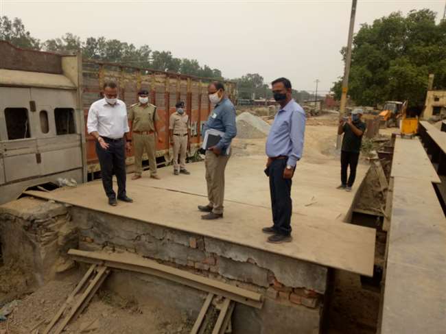 वाराणसी पहुंच रही ऑक्सीजन एक्सप्रेस, टैंकरों को उतारने के लिए बनाया जा रहा रैंप