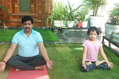 विश्व योग दिवस पर घर-घर से निकला संदेश, करें योग, रहें निरोग