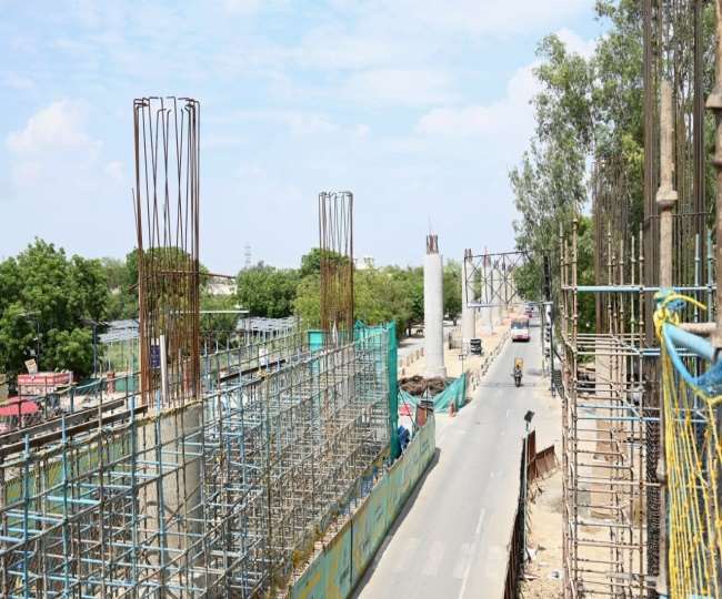 Agra Metro Rail Project: आगरा में रिकॉर्ड समय में 500 पाइल का निर्माण पूरा, ताज ईस्ट गेट स्टेशन भी लेने लगा आकार