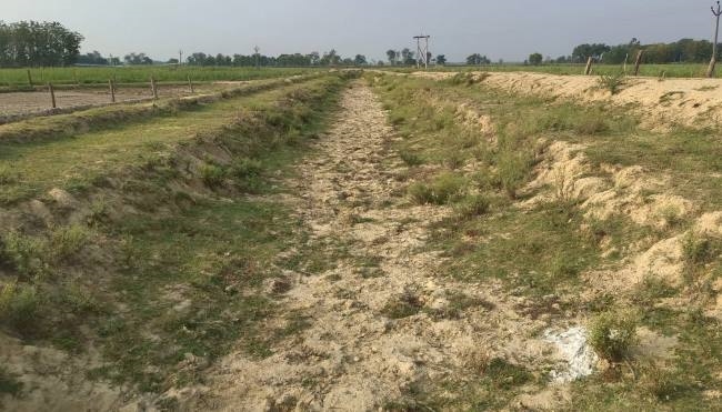सीरिया नाले में बह रहा पानी, सूखी राप्ती नहर