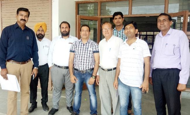 हर शनिवार छुट्टी के लिए वकीलों ने की हड़ताल