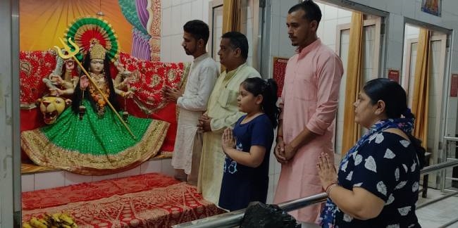 मां के भजनों से किया निहाल