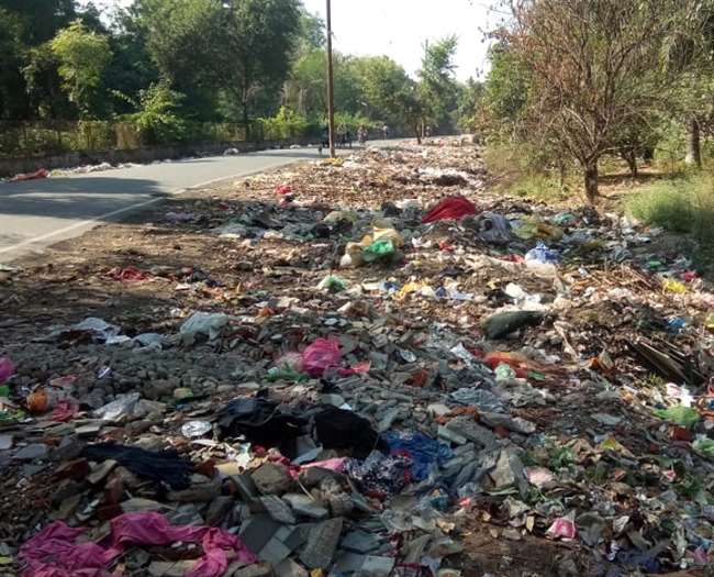 कब्जों में गुम हो गई कानपुर की एक नहर, कूड़ा और मलबा डालकर बना लिये प्लेटफार्म
