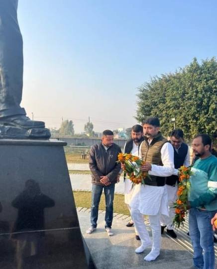 सरदार भगत सिंह को किया नमन