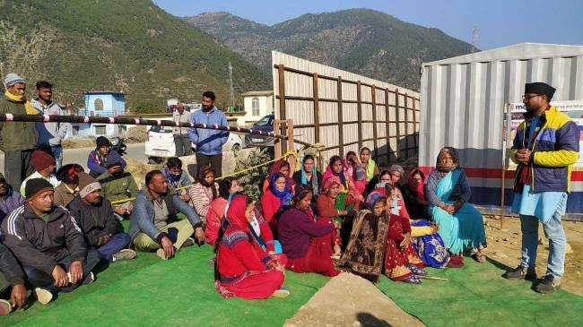 ग्रामीणों ने रुकवाया रेलवे प्रोजेक्ट का निर्माण कार्य