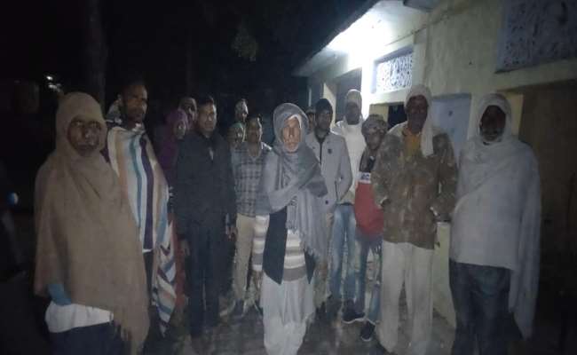 Leopard Awe In Aligarh : फिर दिखाई दिया तेंदुआ, ग्रामीणों को मशाल लेकर खेत में जाने की सलाह