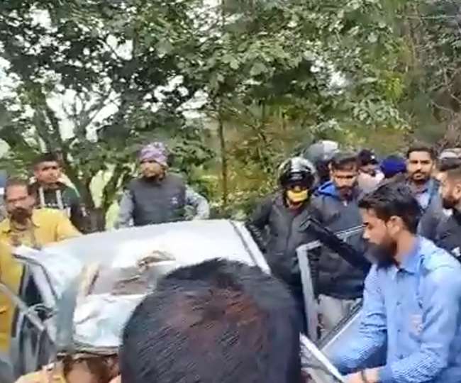 होशियारपुर में भीषण सड़क हादसा, कार व बस की टक्कर में बच्चे सहित चार लोगों की मौत