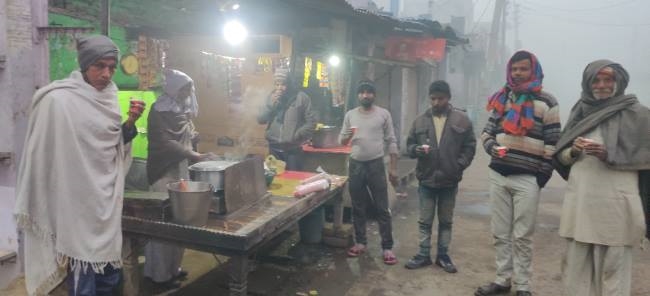 सब जीत के दावे भर रए, कहितें-मोसौ कोऊ न मिलैगौ।