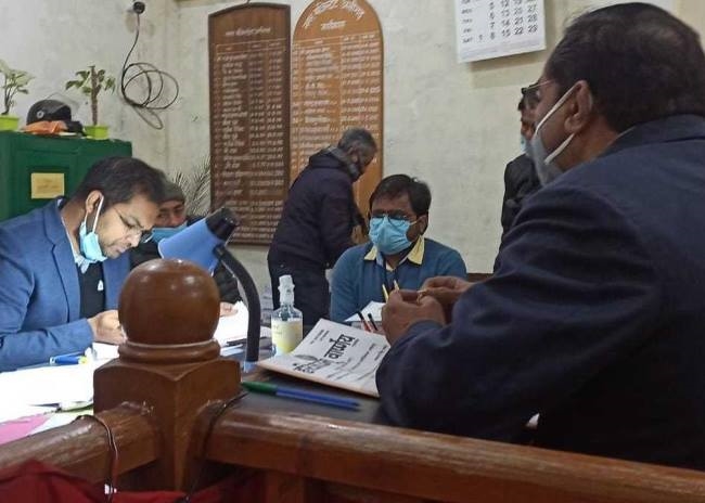अलीगढ़ में अंतिम दिन नामांकनों की बौछार, 38 प्रत्याशियों ने भरे पर्चे