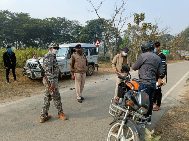 पुलिस ने चलाया जांच अभियान, बिना मास्क वालों से वसूला जुर्माना