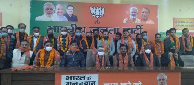 बरेली में पूर्व पार्षद समेत कई लोगों ने ली भाजपा की सदस्यता