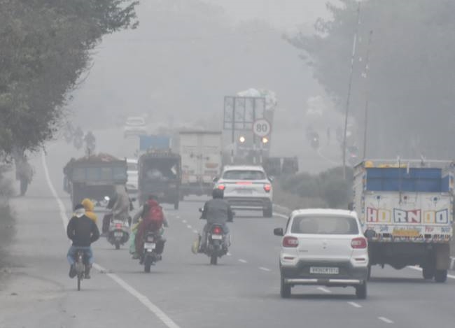 सूरज ने बिखेरी चमक, नरम पड़ी ठंड