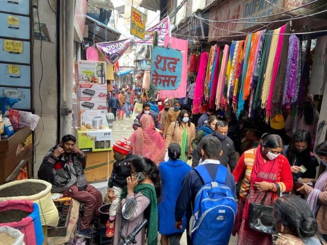 वीकेंड लाकडाउन को लेकर रहा असमंजस, खुलीं रही अधिकांश दुकानें