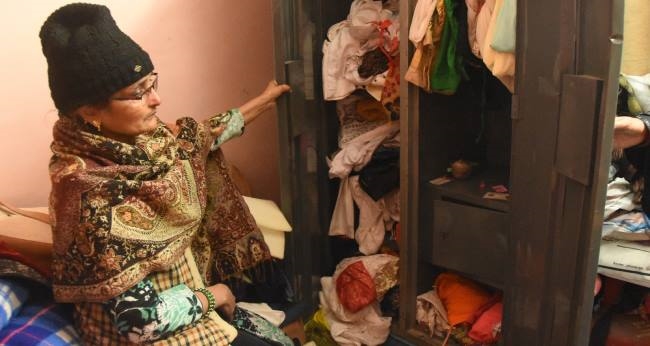 मकान से चोर डेढ़ लाख का सामान व नगदी चुरा ले गए