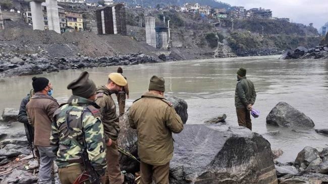चिनाब दरिया के किनारे गए ट्रक चालक व क्लीनर बहकर लापता