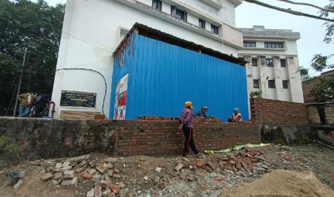 जिला अस्पताल व महिला अस्पताल के बीच का रास्ता बंद, आक्रोश