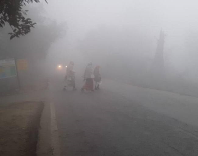 बूंदाबादी से बढ़ी ठंड, गलन में इजाफा