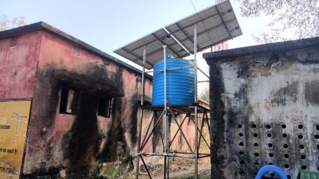 खराब सोलर पानी टंकी से पेयजल विभाग अंजान