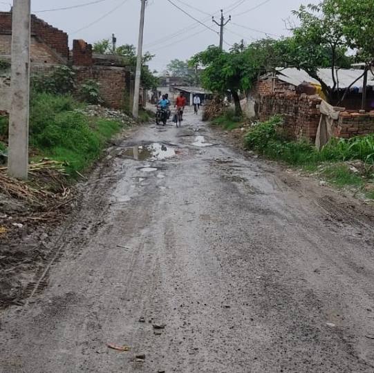 संवेदक की लापरवाही का खामियाजा भुगत रहे दर्जनभर गांव के ग्रामीण