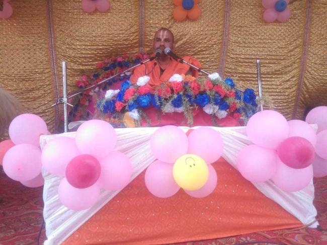 नटखट है रे कृष्ण कन्हैया का करे यशोदा मैय्या..