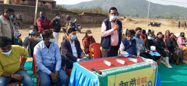 वैक्सीन लेने से ही जीवन बचेगा : डीसी