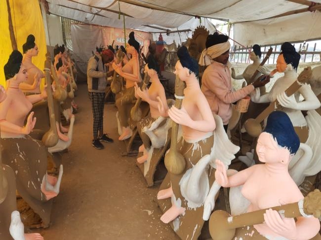 सरस्वती पूजा की तैयारी शुरू, प्रतिमा निर्माण कार्य अंतिम चरण में